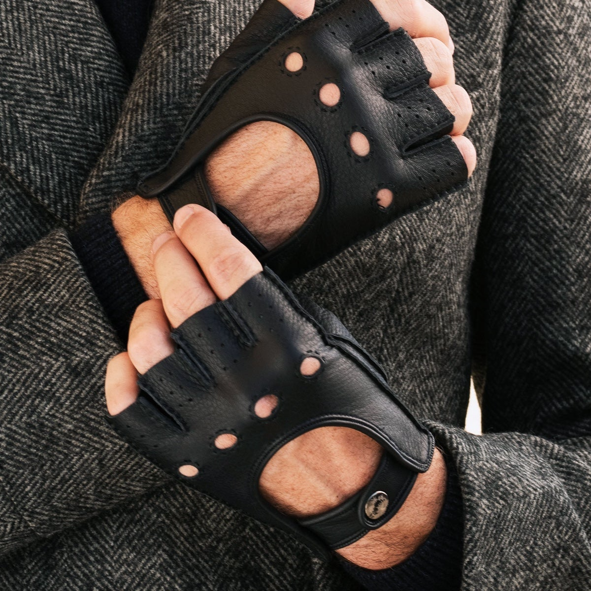 Fingerless Gloves: A Fashionable and Functional Accessory插图